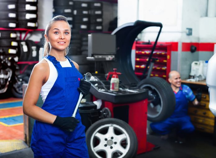 Car service: a visit to garage or DIY car repair?