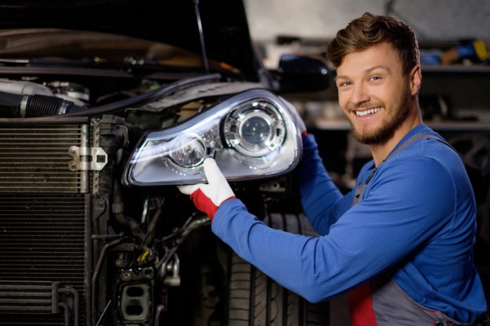 Dull and scratched headlights – Take care of the lights properly!