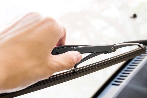 windscreen wipers safety standards and legal provisions