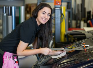 How to apply and remove car stickers – DIY guide!