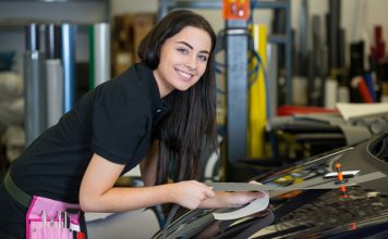 How to apply and remove car stickers – DIY guide!
