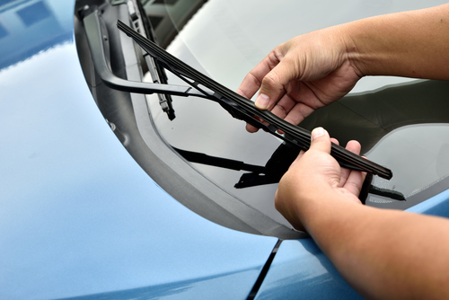driving sounds of the windscreen wiper