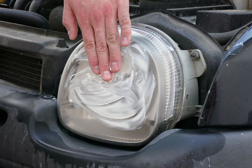 Adjusting the headlight