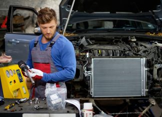Replacing a car radiator – this is how it's done!