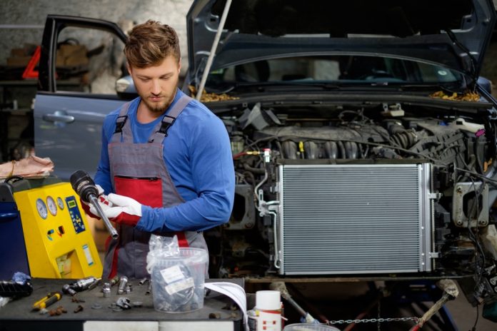 Replacing a car radiator – this is how it's done!