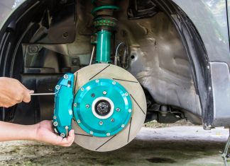 Painting the brake caliper: important detail and a real eye-catcher!