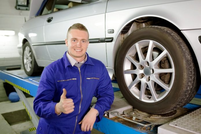 When car swerves left and right – How to replace shock absorber & spring!