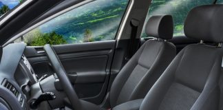 Additional storage space and comfort with an upgraded central armrest!