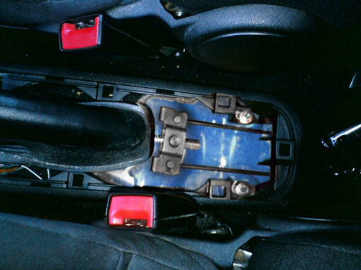 Prepare the centre console of the car