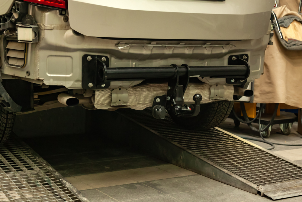 Mounting the towbar