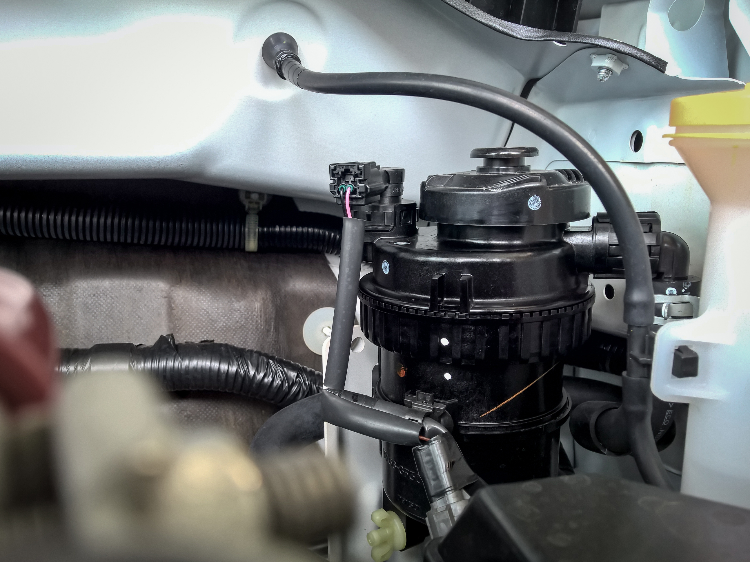 fasten all elements on diesel fuel filter again