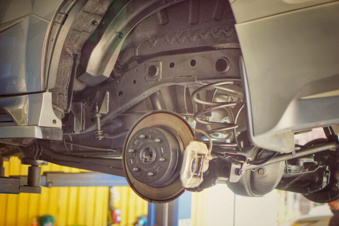 Changing the strut mount – Do it the right way!