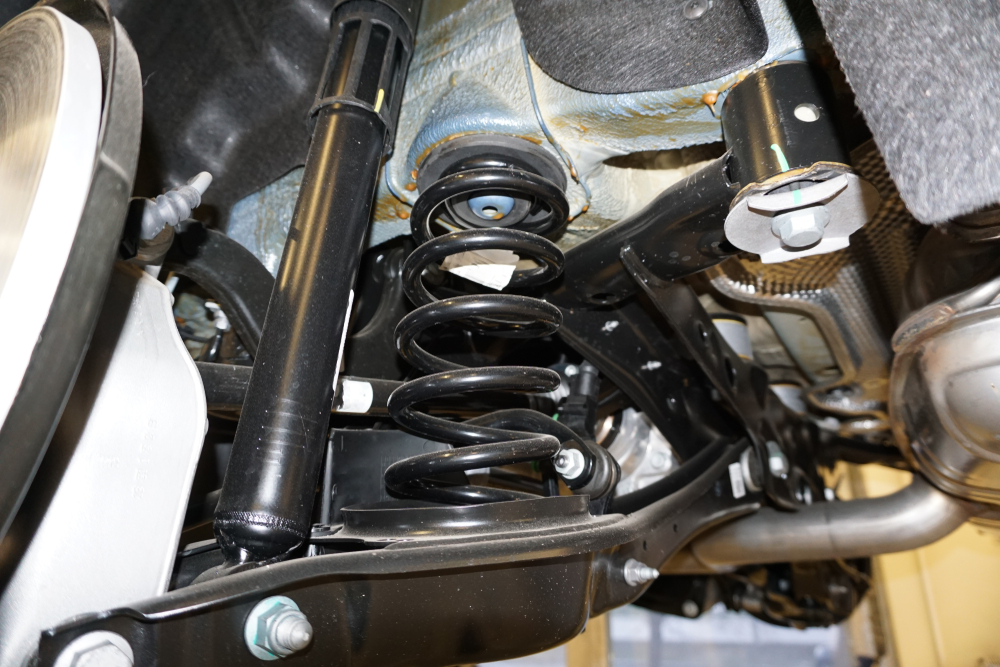 Symptoms of a defect in the strut mount