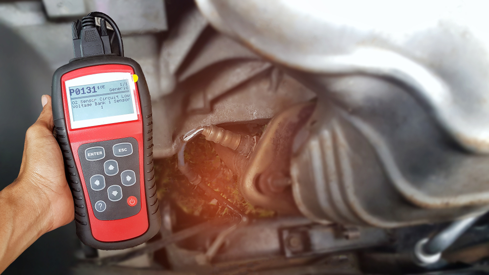 removing and replacing a lambda sensor