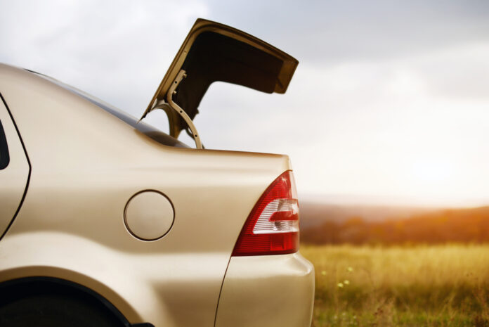 Eliminate squeaking from the boot damper